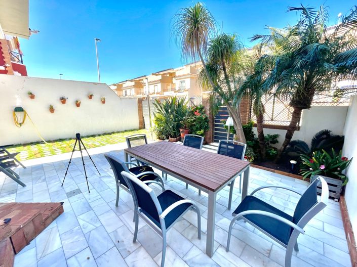 Image No.28-4 Bed Townhouse for sale