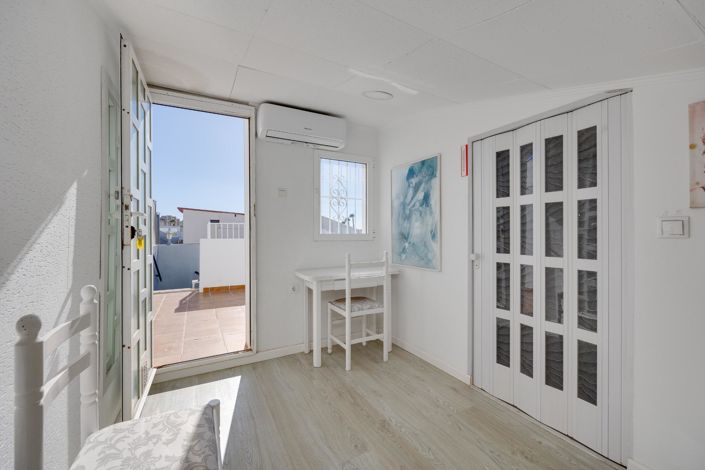 Image No.48-3 Bed House for sale