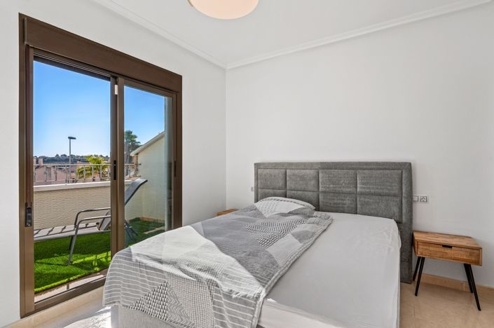 Image No.14-3 Bed Townhouse for sale