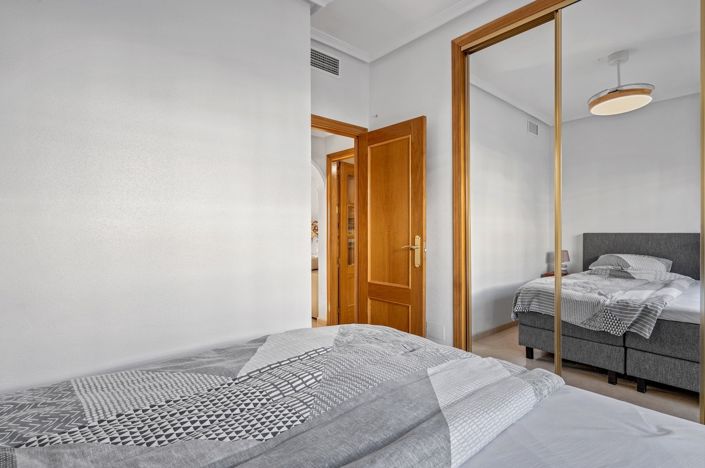 Image No.16-3 Bed Townhouse for sale