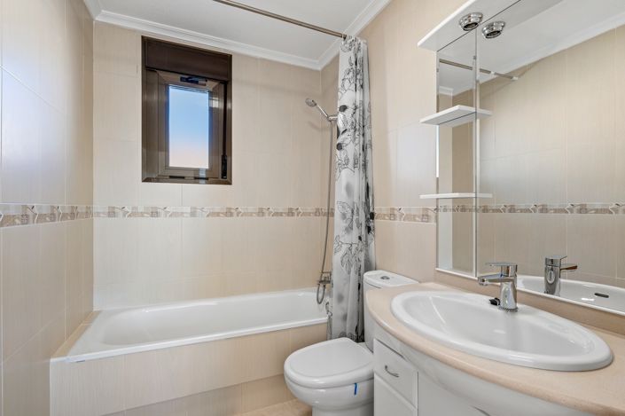 Image No.17-3 Bed Townhouse for sale