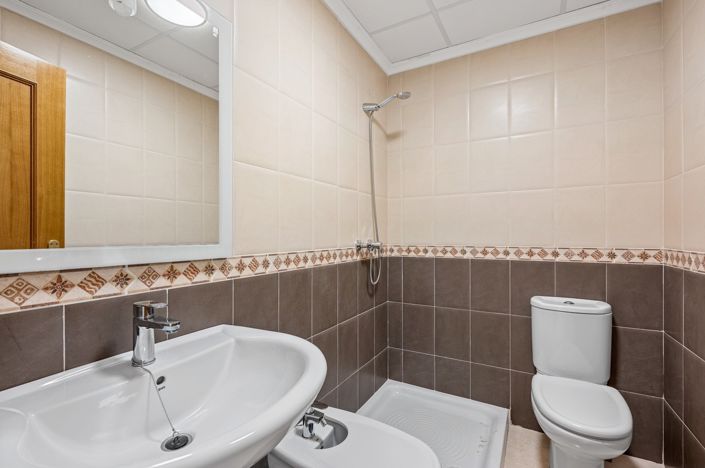 Image No.18-3 Bed Townhouse for sale