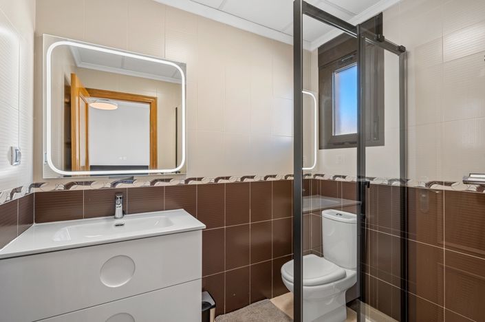 Image No.21-3 Bed Townhouse for sale