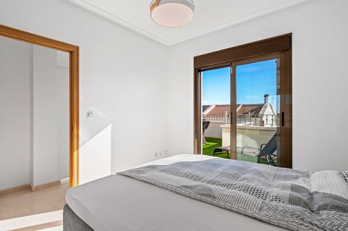 Image No.23-3 Bed Townhouse for sale