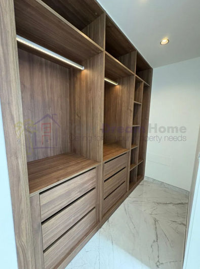 Image No.10-3 Bed House for sale