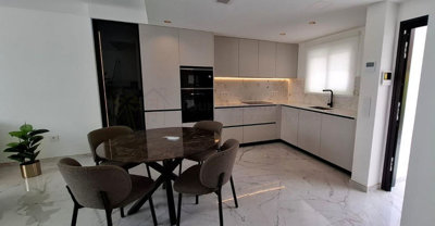 10-bb915d1cb19341576dcdc994b81ab9c5