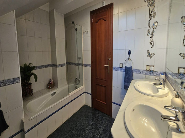 Image No.22-5 Bed Apartment for sale