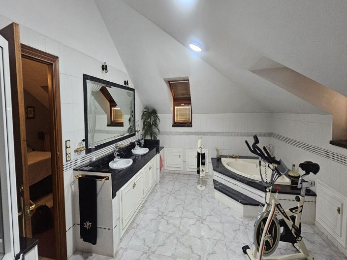 Image No.35-5 Bed Apartment for sale