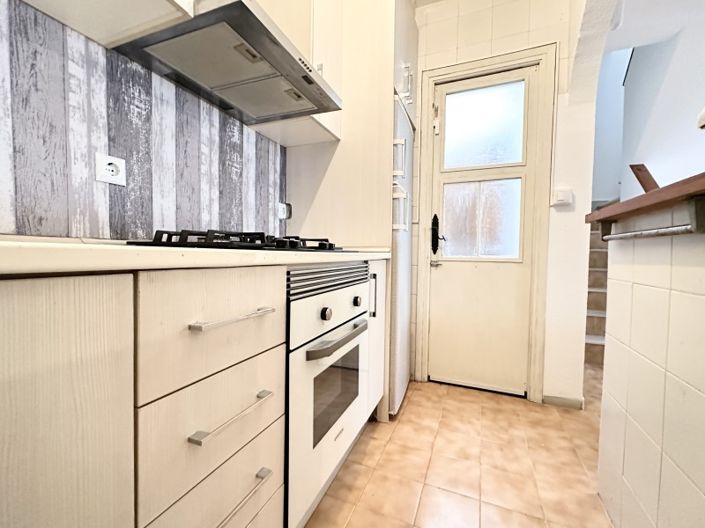 Image No.12-2 Bed Townhouse for sale