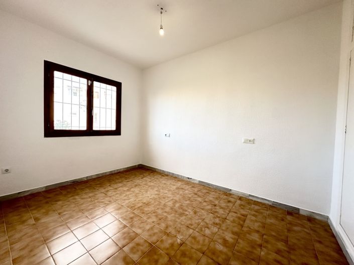 Image No.18-2 Bed Townhouse for sale