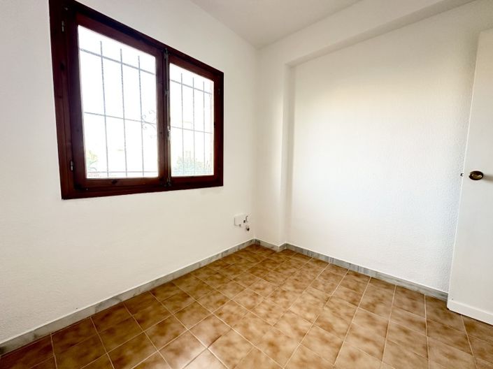 Image No.24-2 Bed Townhouse for sale