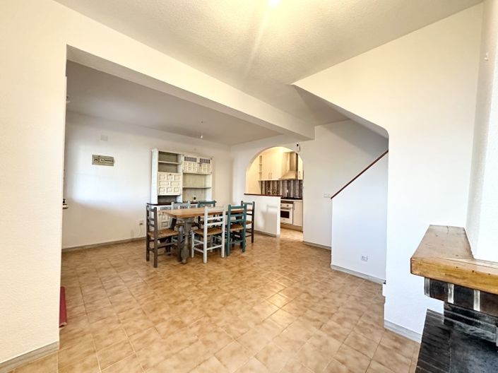 Image No.8-2 Bed Townhouse for sale