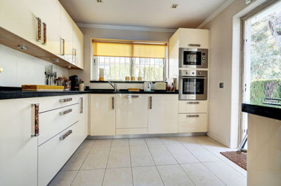 13-5fd73dea700db77384c091ca9818b1a9