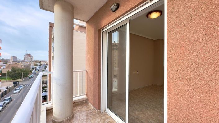 Image No.20-2 Bed Apartment for sale