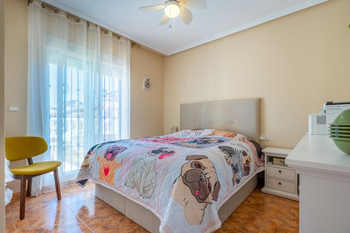 Image No.14-2 Bed Townhouse for sale