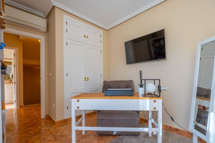 Image No.20-2 Bed Townhouse for sale