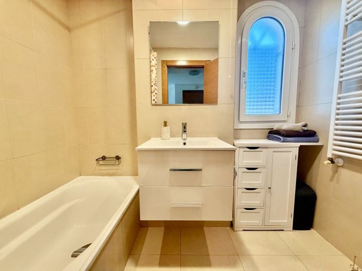 Image No.20-2 Bed Apartment for sale