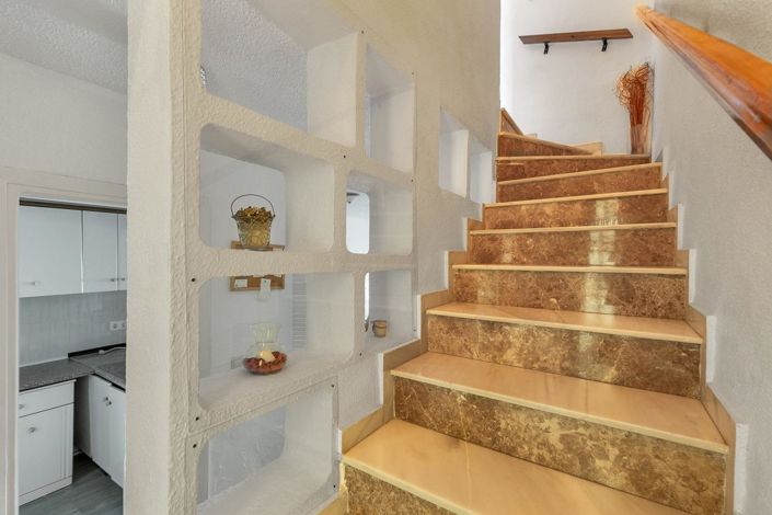 Image No.21-2 Bed Townhouse for sale