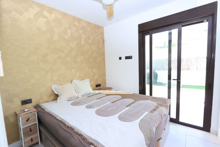 Image No.14-3 Bed House for sale