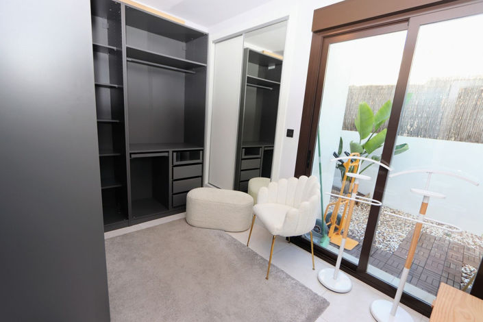 Image No.17-3 Bed House for sale