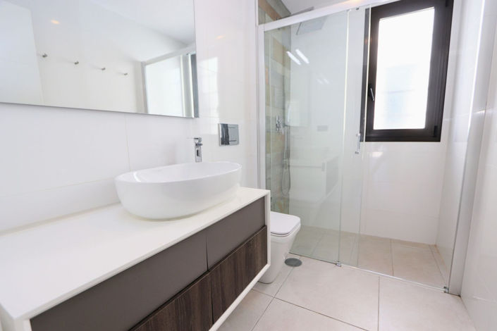 Image No.20-3 Bed House for sale