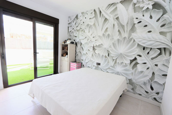 Image No.21-3 Bed House for sale