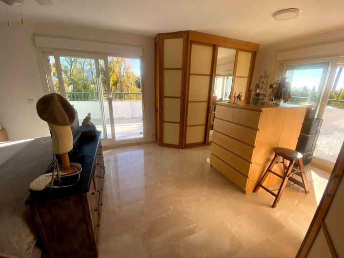 Image No.17-5 Bed Apartment for sale