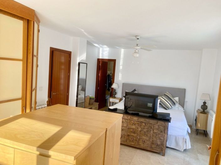 Image No.22-5 Bed Apartment for sale