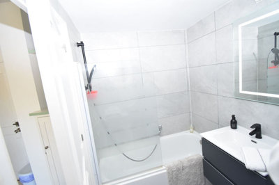 8-e64a9055bba3e77ac8aca3b893cdf826