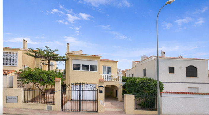 Image No.2-2 Bed Villa for sale