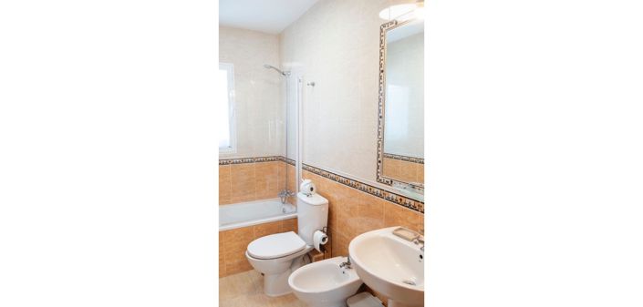 Image No.20-4 Bed Townhouse for sale