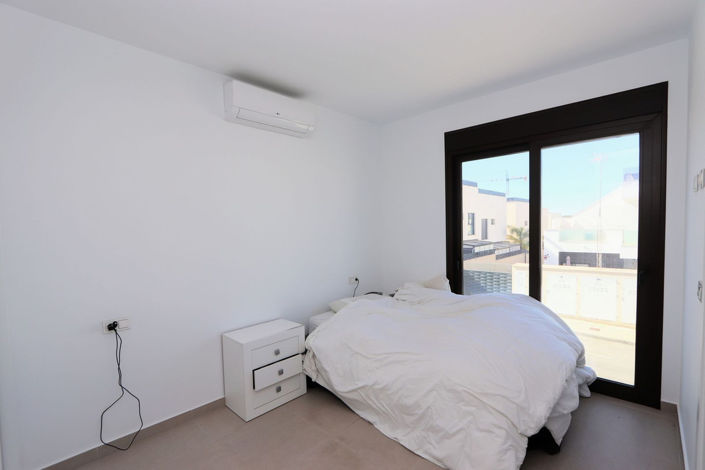 Image No.10-3 Bed House for sale