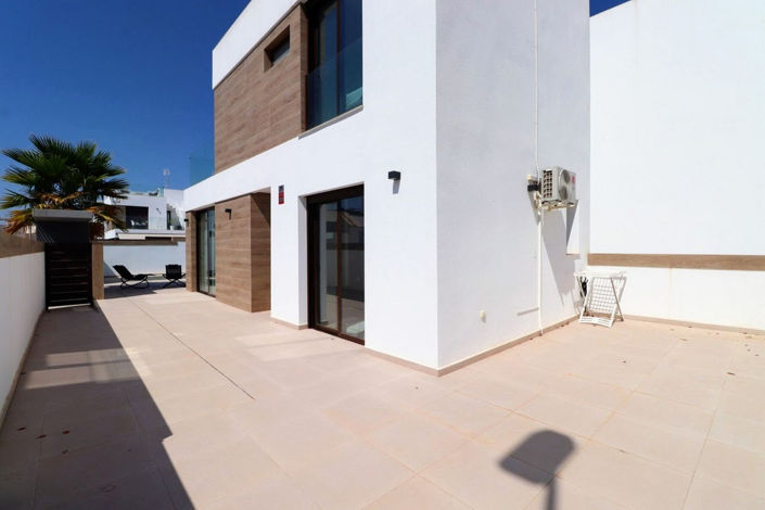 Image No.3-3 Bed House for sale