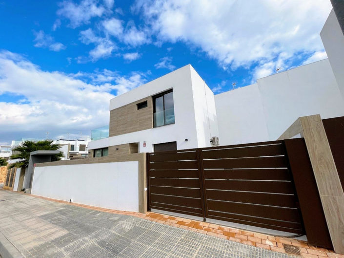 Image No.3-3 Bed House for sale