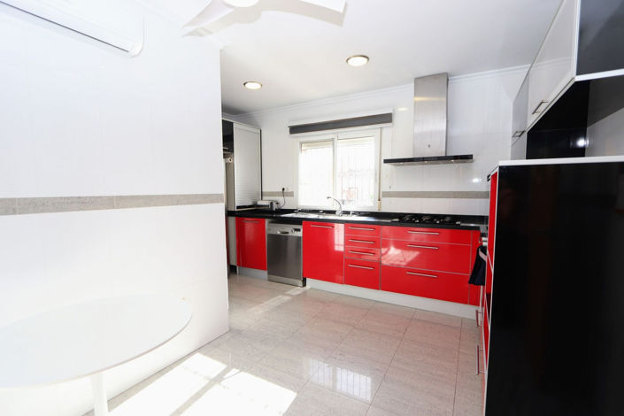 Image No.11-3 Bed House for sale