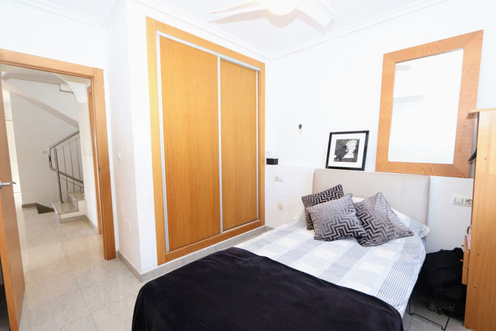 Image No.15-3 Bed House for sale