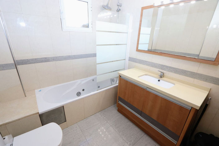 Image No.21-3 Bed House for sale