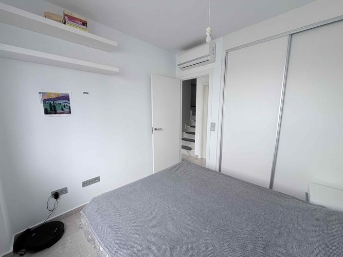 Image No.12-3 Bed Townhouse for sale