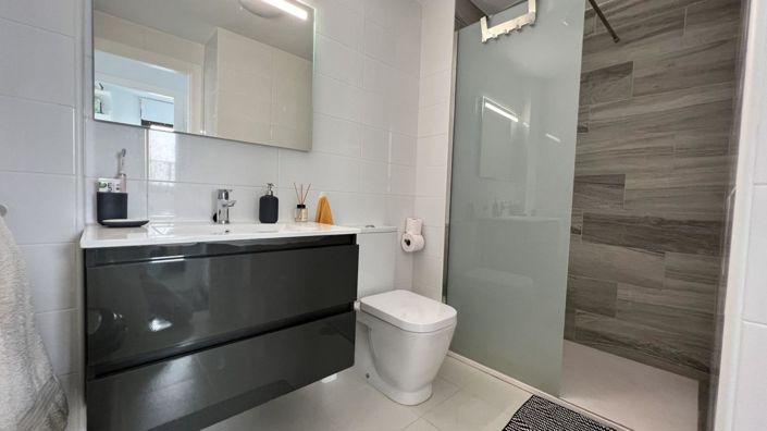 Image No.17-3 Bed Townhouse for sale