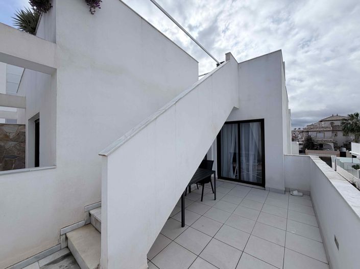 Image No.20-3 Bed Townhouse for sale