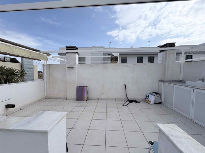 Image No.21-3 Bed Townhouse for sale