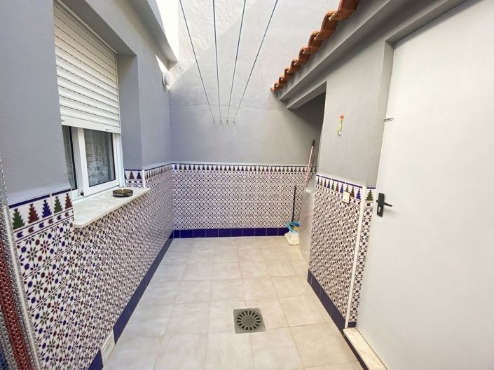 Image No.7-2 Bed House for sale