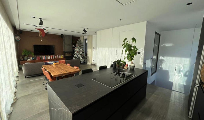 Image No.26-5 Bed House for sale