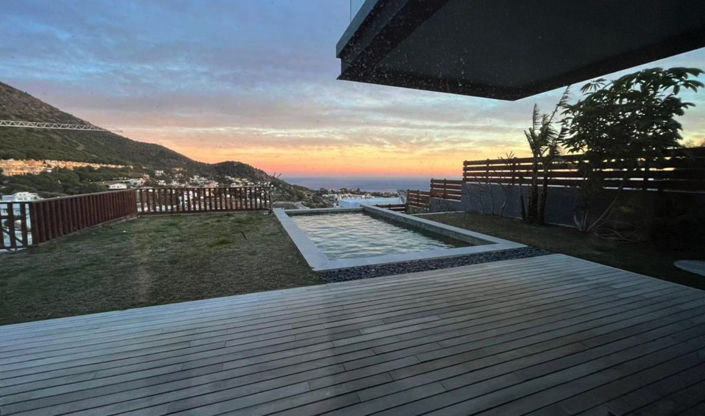 Image No.6-5 Bed House for sale