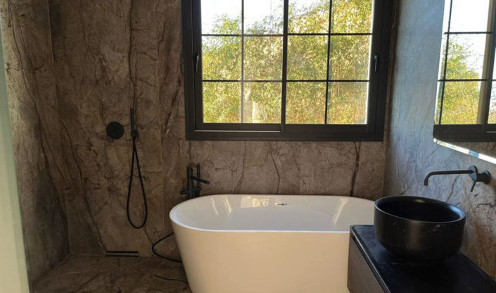 Image No.8-5 Bed House for sale