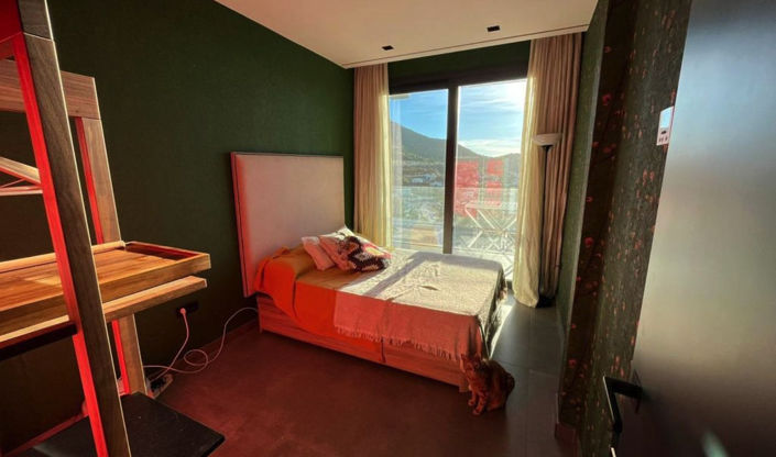 Image No.9-5 Bed House for sale