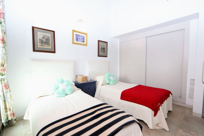 Image No.13-2 Bed House for sale