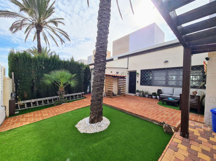Image No.18-2 Bed House for sale