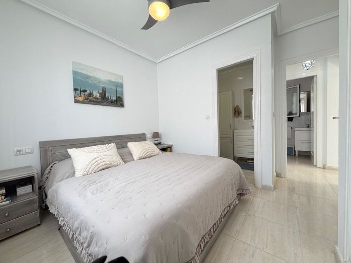 Image No.12-2 Bed House for sale