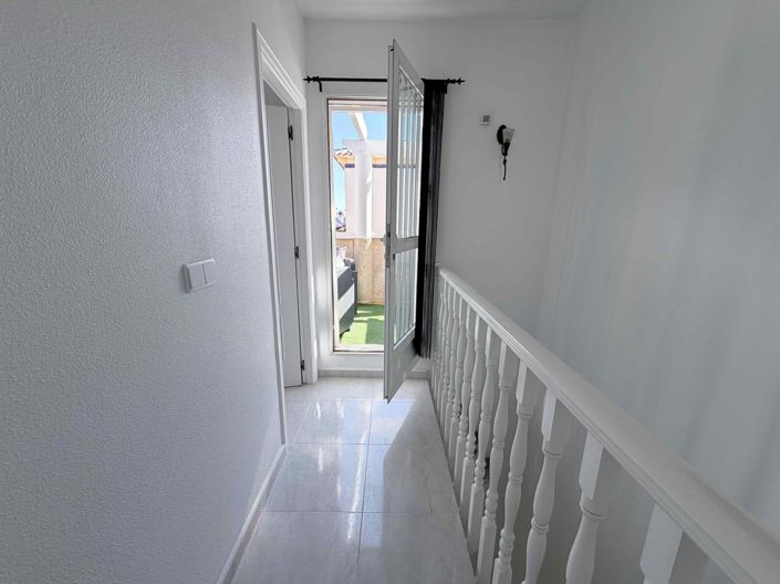 Image No.28-3 Bed Townhouse for sale